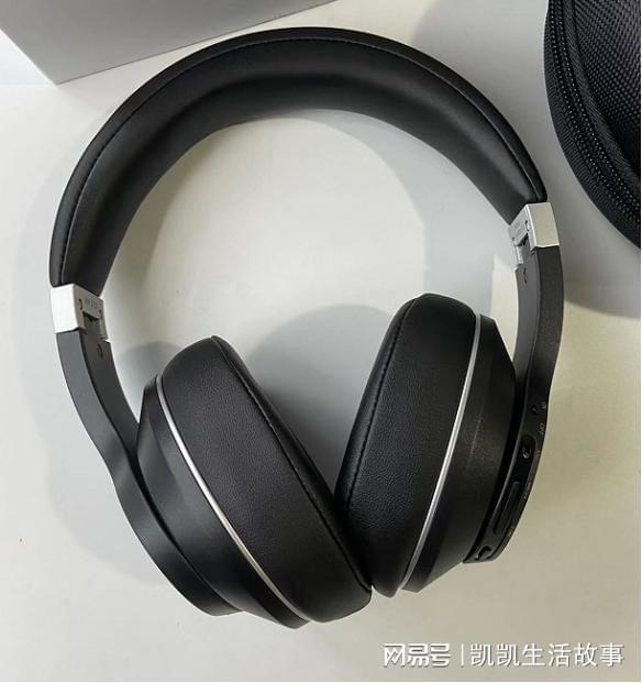机时要考虑的因素适合头部是关键凯发K8国际娱乐选择头戴降噪耳